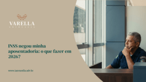 imagem de um funcionário da área da segurança olhando e pensando.
