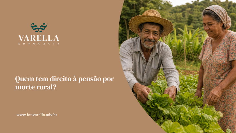 Casal de idosos agricultores colhendo hortaliças juntos em plantação rural, ilustrando artigo sobre pensão por morte rural do INSS — Varella Advocacia.